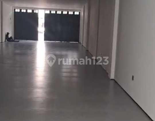 Modern Ready-to-Use Minimalist Strategic Ruko in Pasirkaliki