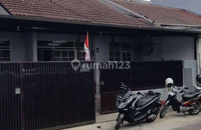 Rumah Modern Minimalis di Taman Kopo Indah 2 2