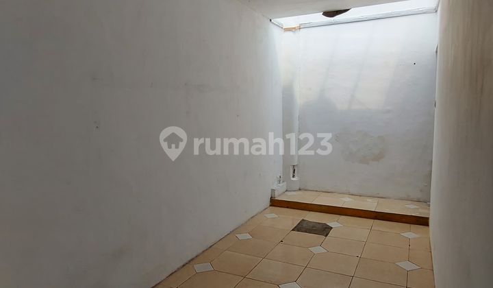 Rumah 2 Ltdi Komplek Perumahan Setraduta
