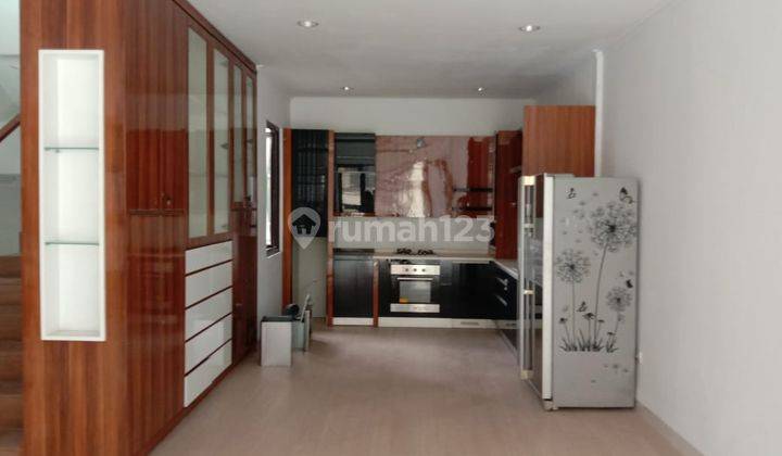 rumah modern minimalis di sudirman town house 1