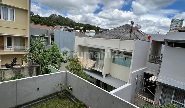 Dijual Rumah Modern , Dalam Cluster , One Gate System , Dago 2