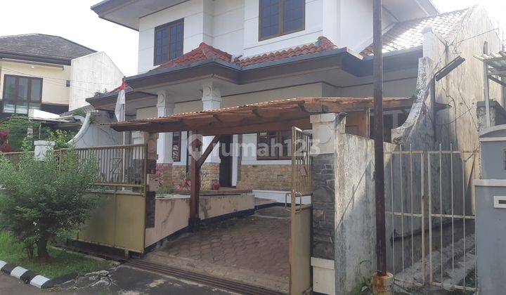 Rumah 2 Lantai Semi Furnished di Perumahan Istana Regency 2 2