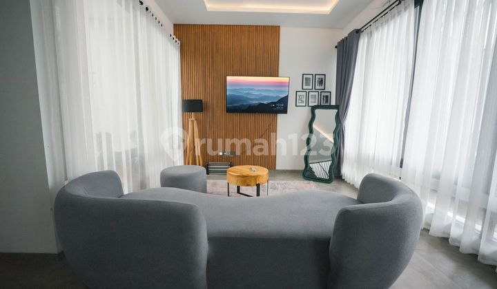 rumah villa minimalis modern di kolonel masturi 1