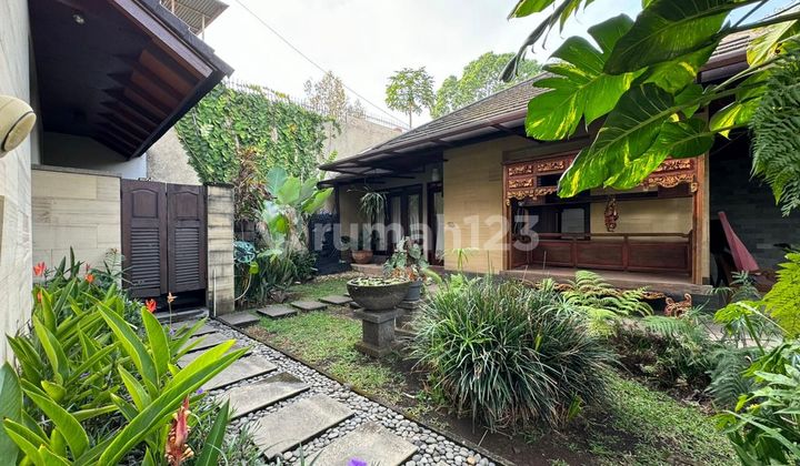 Rumah yang Mengusung Arsitektur Tropis Modern 2