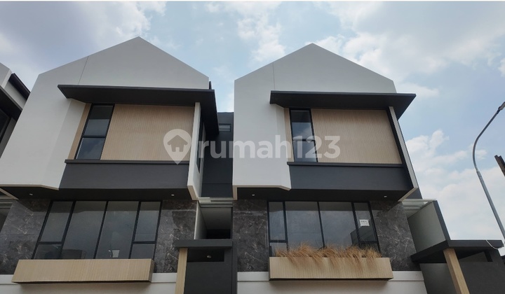 Rumah Baru 3 Lantai Hunian Modern Elegan Di Kawasan Setraduta