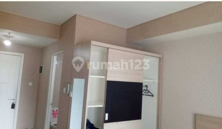 A comfortable minimalist house in Taman Kopo Indah 5. 2