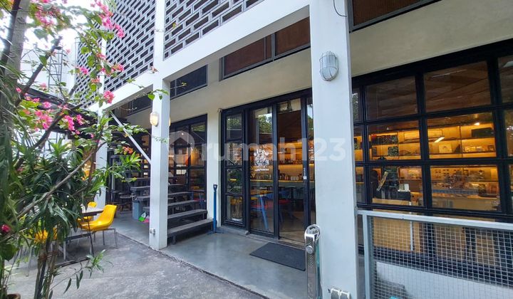 Disewakan Ruang Usaha Untuk Resto/coffee Shop/co Working Space Mainroad Dr. Otten