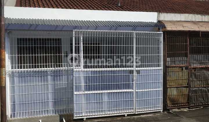 1.5-Story House on West Sindangsari Street, Kebon Kopi, Cimahi 1.5-Story House on West Sindangsari Street, Kebon Kopi, Cimahi