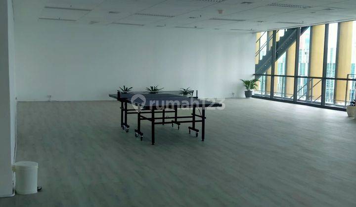 Sewa kantor di Jakarta grand Rubina 549M bare 220k nego  1