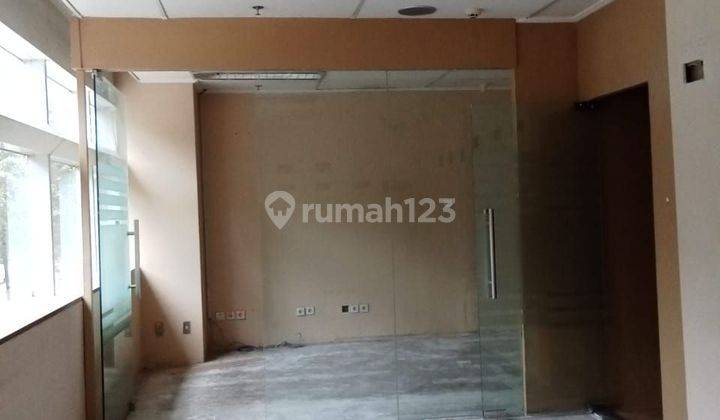 Sewa kantor di Jakarta Mega plaza 70sqm partisi 150k nego  1