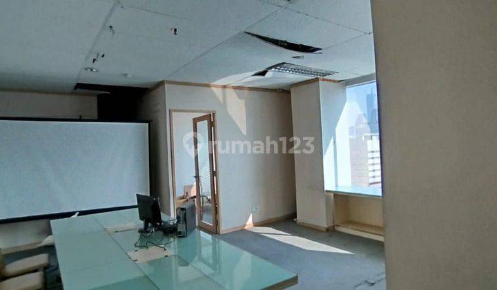 Sewa kantor di Jakarta Mega plaza 100m²partisi 150k nego  1