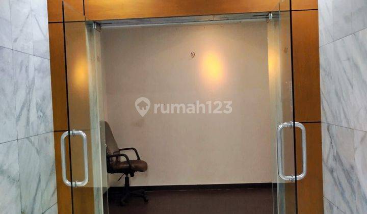 Sewa kantor di Jakarta Mega plaza 175M² furnish 300 K Nego  2