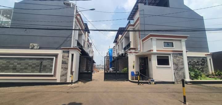 Rumah Cluster Ciracas,konsep Rooftop Full Bata Merah 1