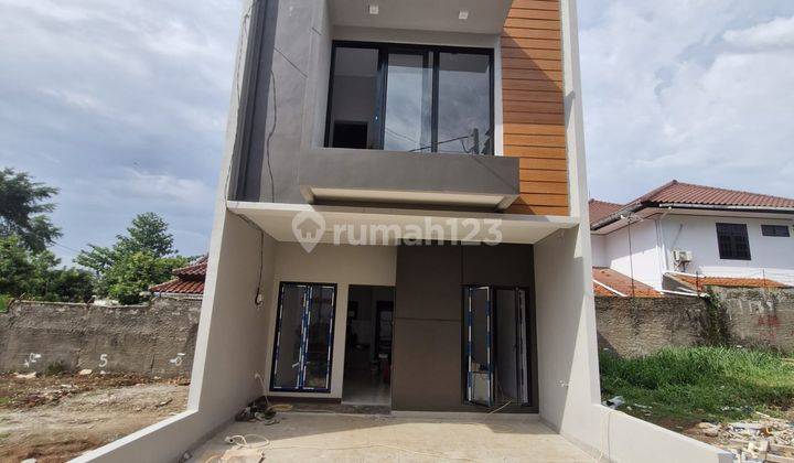 Rumah baru ,private rooftof,strategis,dekat toll cibubur 1