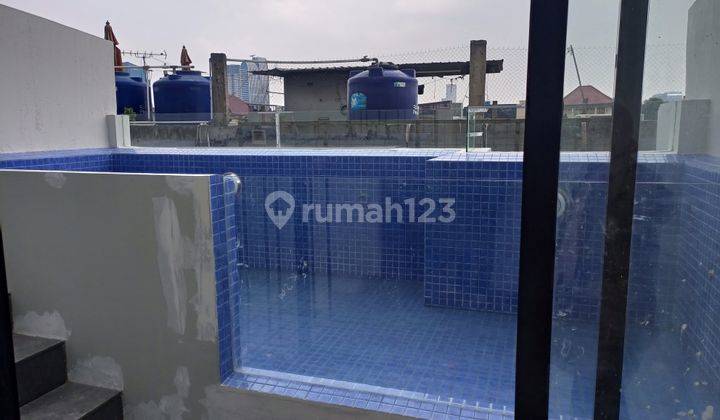 Rumah Modern ada Kolam renang di Tiap rumah lokasi dekat Perkantoran Gatsu 10