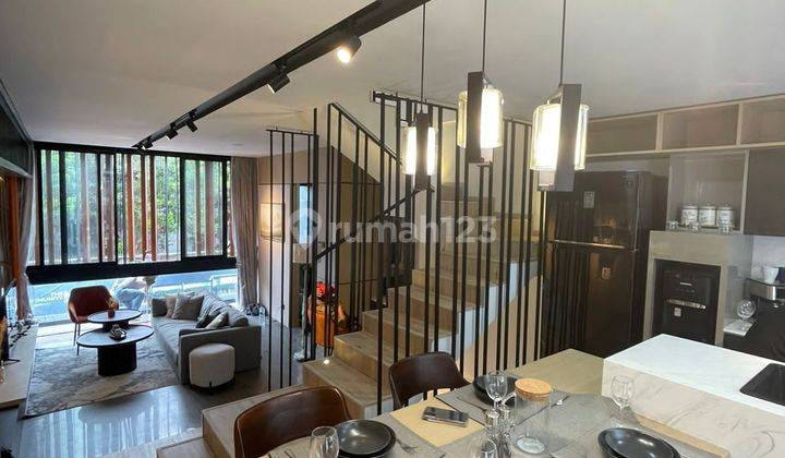 Rumah Modern ada Kolam renang di Tiap rumah lokasi dekat Perkantoran Gatsu 13