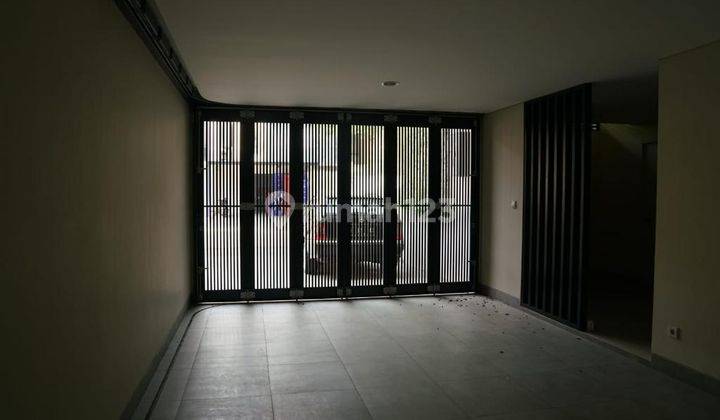 Dijual Rumah Minimalis Modern di kawasan Nava Park, di Cluster Lancewood. Kawasan yang sangat bergengsi dengan lokasi yg strategis, dan fasilitas yang sangat lengkap. Lokasi ini juga dekat dengan Akses Tol  2