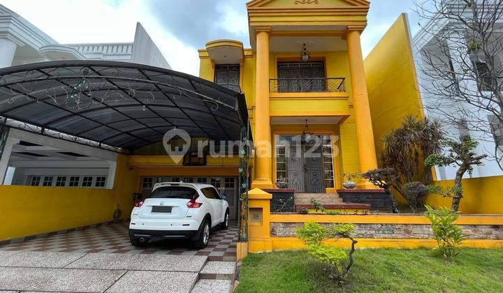For Sale House in Mediteranian Golf Hill @ PIK. The location is very strategic in the city center, with easy access to the Mall, Hospital, School, and also the Market.