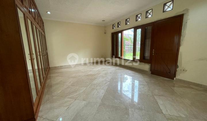 Rumah Semi Furnished Siap Pakai di Kemang 2