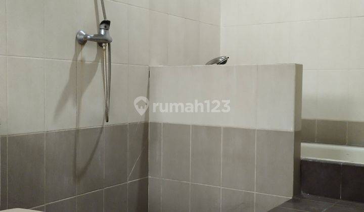 Rumah Minimalis di dekat Pakubuwono 18