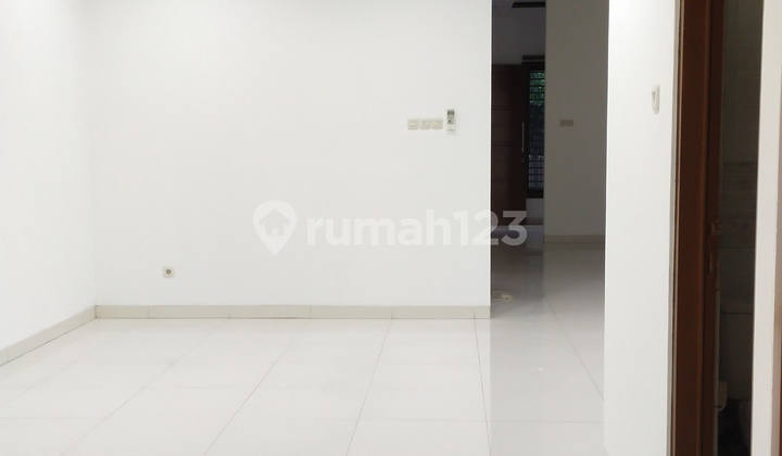 Rumah Minimalis Siap Huni di dekat Pakubuwono 3