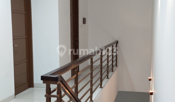 Rumah Minimalis Siap Huni di dekat Pakubuwono 7