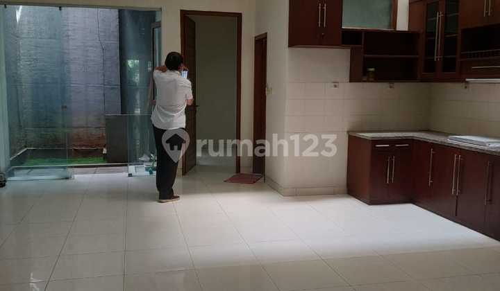 Rumah Siap Huni Dekat Pakubuwono 2