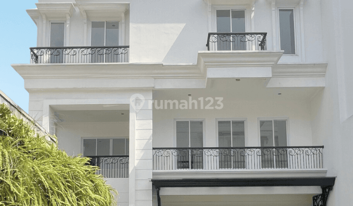 Dijual Rumah 3 Lantai + Private Lift + Rooftop di Mansion 8 Cilandak 1