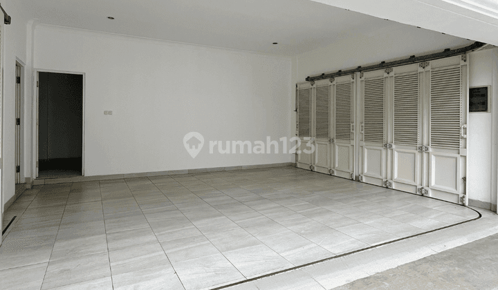 Dijual Rumah 3 Lantai + Private Lift + Rooftop di Mansion 8 Cilandak 2