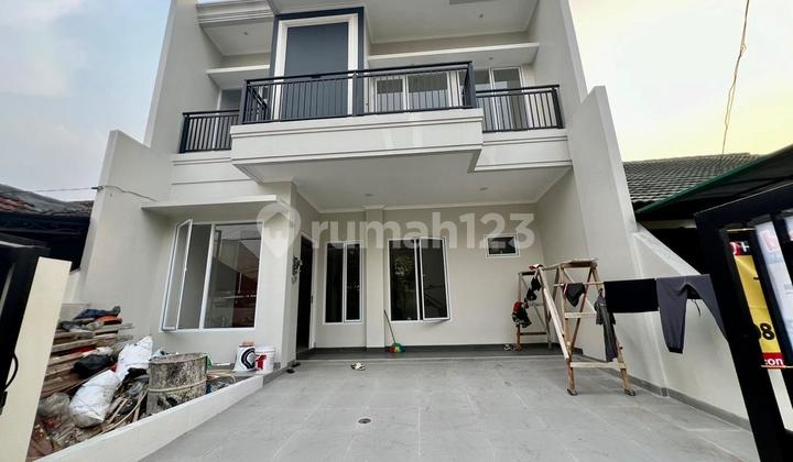 Rumah baru design mandiri di GRIYALOKA BSD Row jalan besar Rumah baru design mandiri di GRIYALOKA BSD Row jalan besar