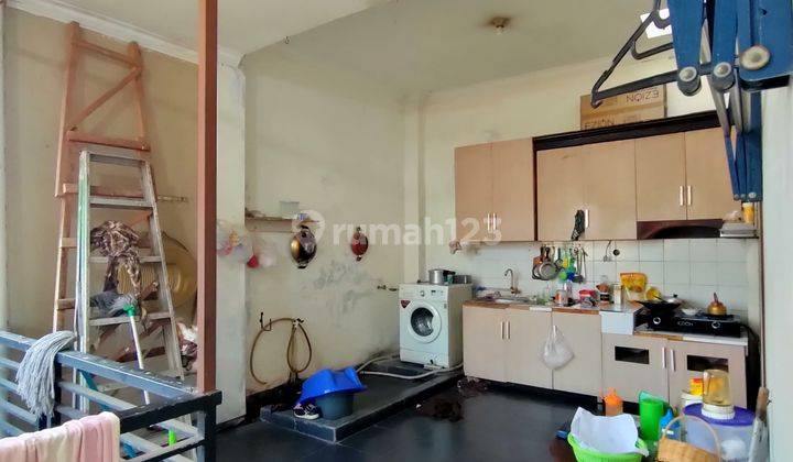 Rumah Dipinggir Jalan Yg Ramai Cocok Untuk Kos2an Atau Usaha 2