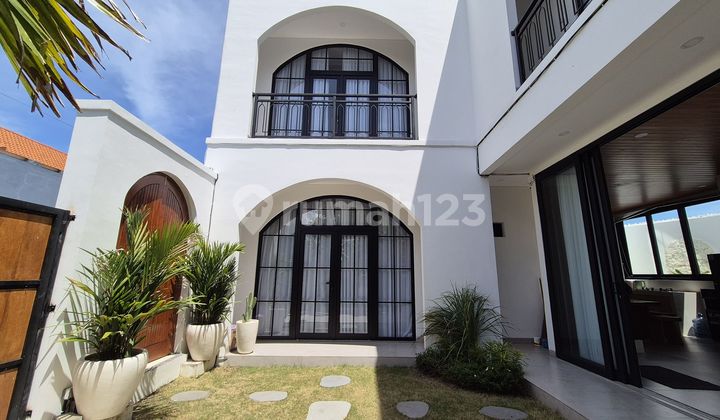 3BR VILLA FULLY FURNISHED LOCATED IN PADONAN CANGGU - BALI