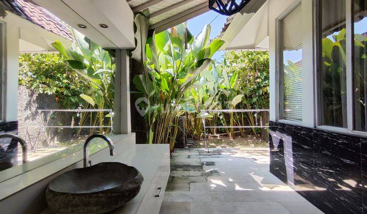 Leasehold Beautiful Villa With Spacious Garden In Seminyak Bali 2