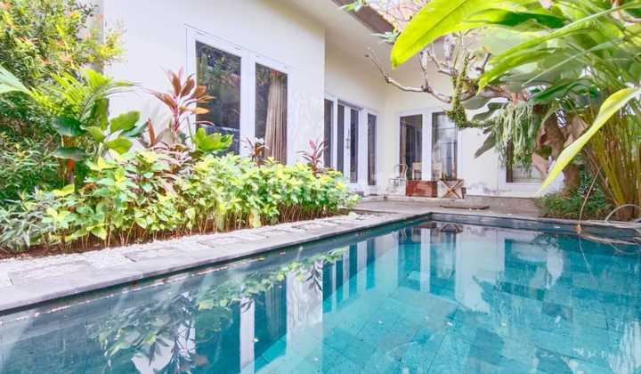 VILLA 2 BEDROOMS MINIMALIST SINGLE FLOOR STRATEGICALLY LOCATED IN KEROBOKAN NEAR SEMINYAK AND CANGGU - BALI
