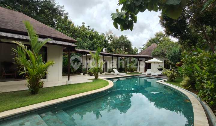 SPACIOUS 5BR VILLA WITH HUGE POOL AT QUITE NEIGBOURHOOD JIMBARAN BALI