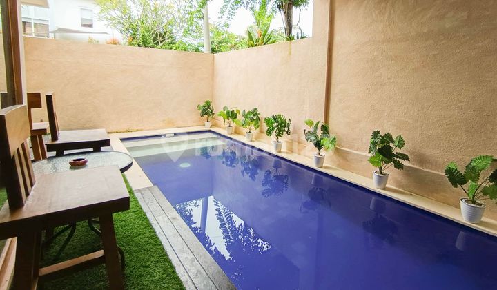 RUMAH SEMI VILLA DENGAN PRIVATE POOL DI KOMPLEX AREA PURI GADING JIMBARAN BALI