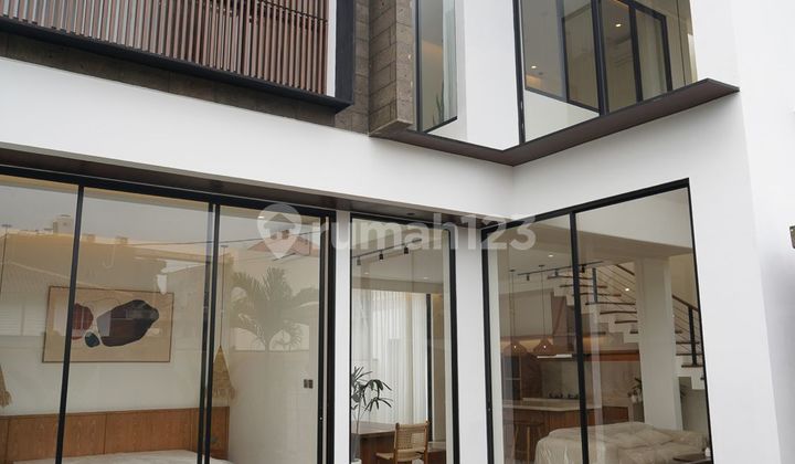 LEASEHOLD TROPICAL MODERN STYLE 3BR VILLA AT KEROBOKAN BALI