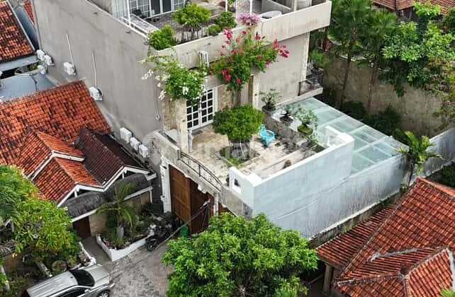 RUMAH SEMI VILLA MEWAH BERLOKASI DI AREA KOMPLEX PURI GADING JIMBARAN BALI RUMAH SEMI VILLA MEWAH BERLOKASI DI AREA KOMPLEX PURI GADING JIMBARAN BALI