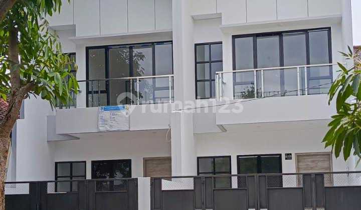 Dijual Rumah 2 Lantai di Villa Melati Mas Tangerang Selatan