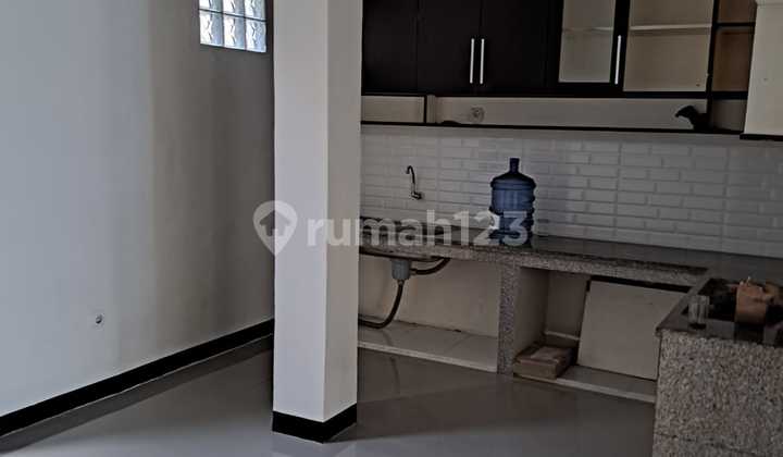 Rumah Bagus Unfurnished di Taman holis indah