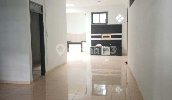 Good Rental House in Taman Kopo Indah III