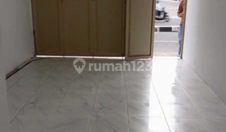 2 Unit Ruang-usaha Di Mainroad Sudirman 21.0 M² 2 Unit Ruang-usaha Di Mainroad Sudirman 21.0 M²