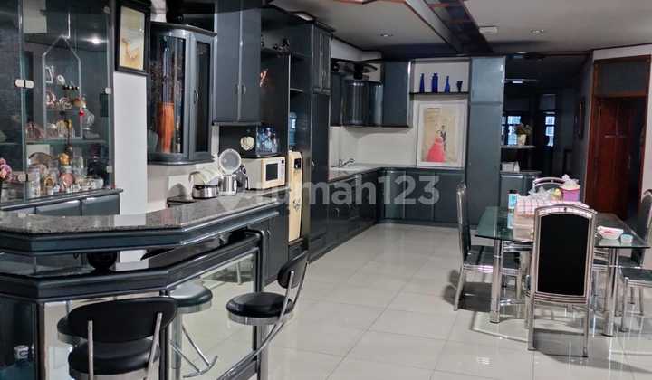For Sale/Rent, 3-Story Shop House, Freehold Certificate, in Gatot Subroto. 2