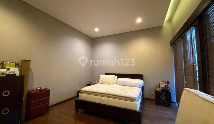 Rumah Luxury Singgasana 2 Lantai Kondisi Sangat Bagus 1