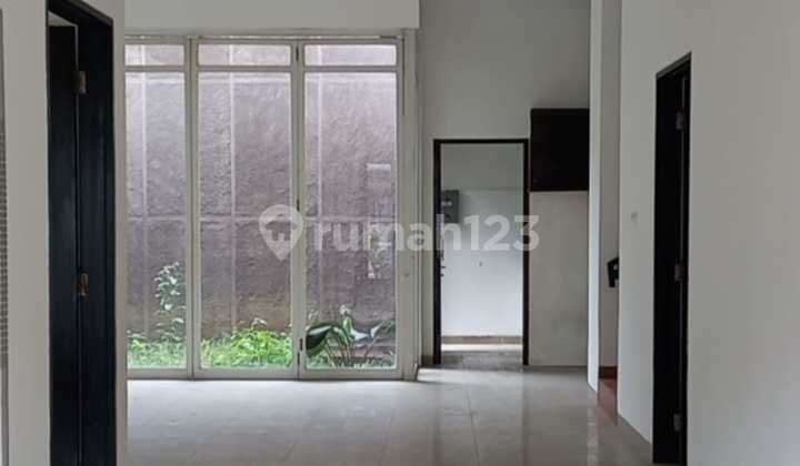 Disewakan Rumah 2 Lantai di Mekar Wangi Lingkungan Nyaman