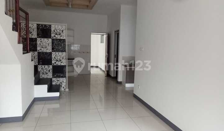 Rumah Bagus 2 Lantai Di Batubindah, Batununggal