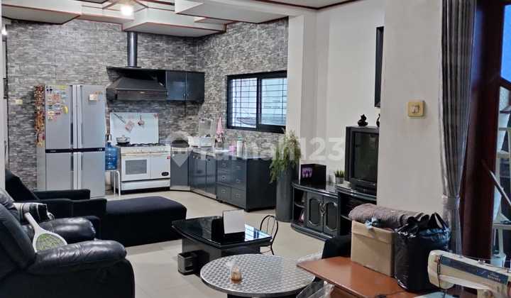 For Sale/Rent, 3-Story Shop House, Freehold Certificate, in Gatot Subroto. 1