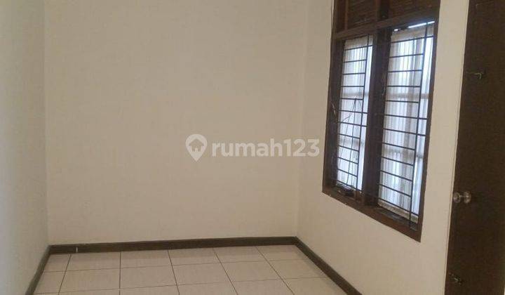 Rumah 2,5 Lantai Sayap Sudirman Siap Huni  1