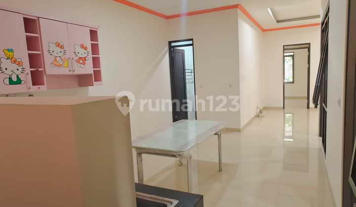 Rumah Bagus Di Batununggal Semi Furnished 2