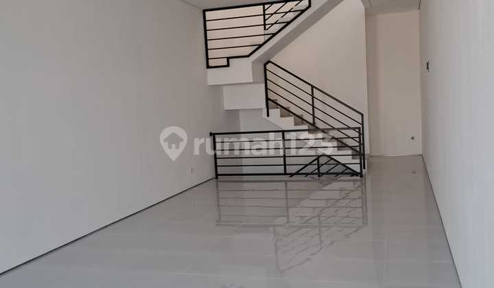 Ruko 3 Lantai di Antapani 90.0 M² SHM Unfurnished